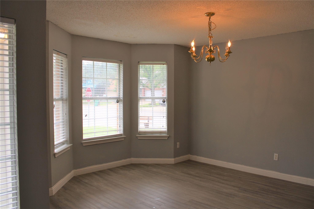 16205 Glorious Ln - Photo 3