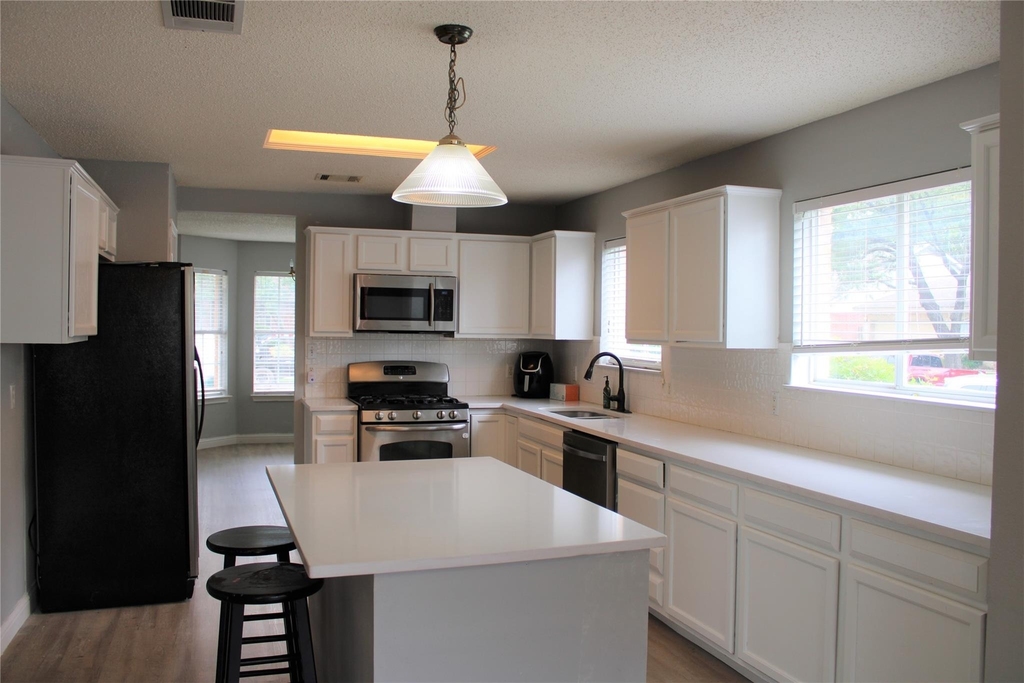 16205 Glorious Ln - Photo 5
