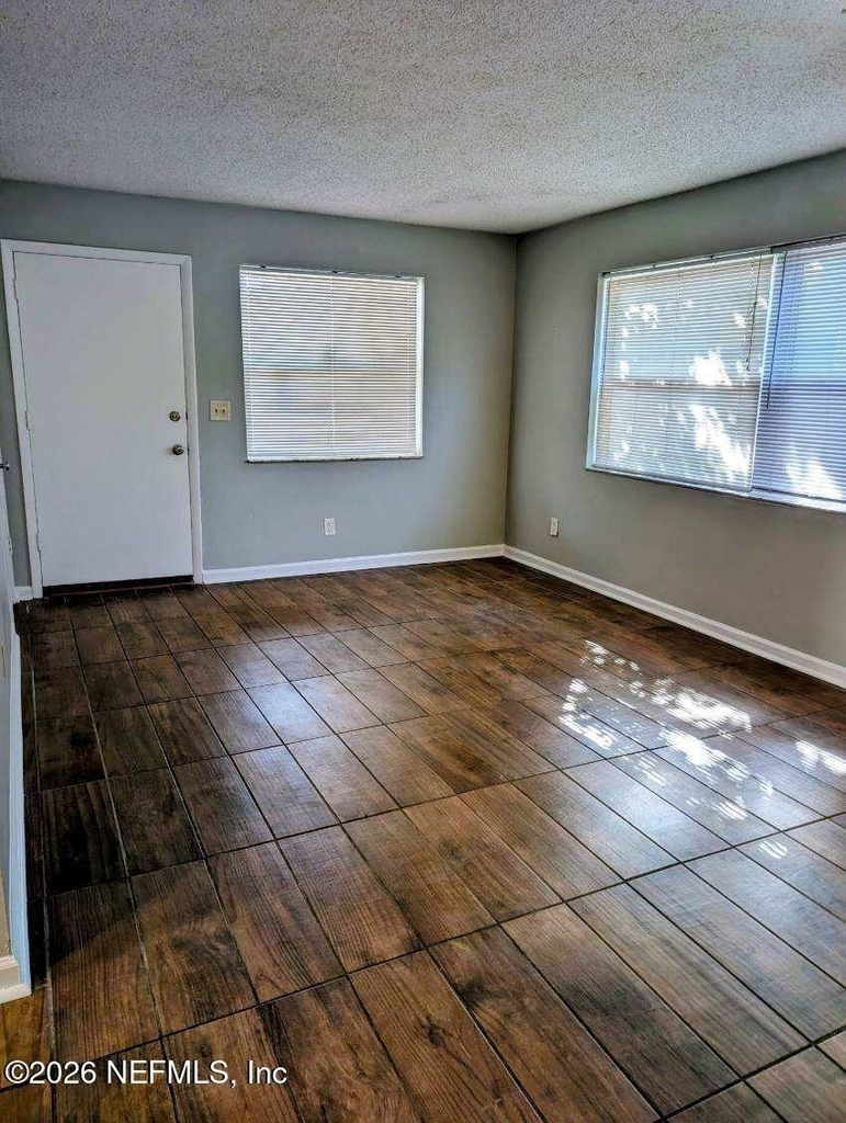 408 13th Avenue N - Photo 1