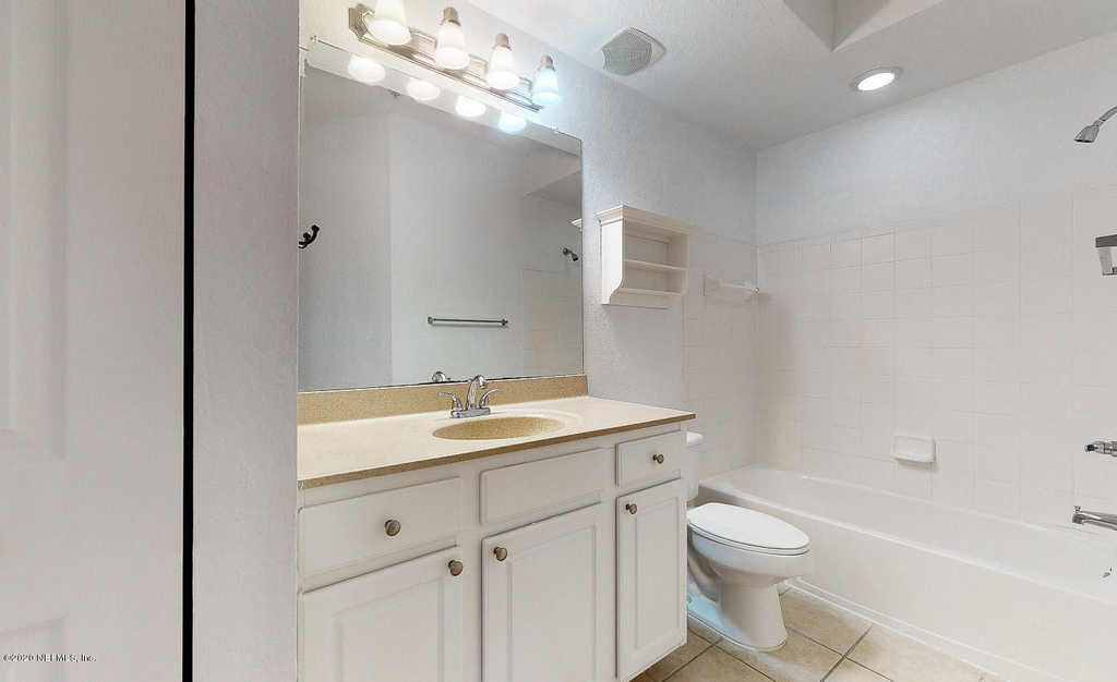 10075 Gate Parkway N - Photo 2
