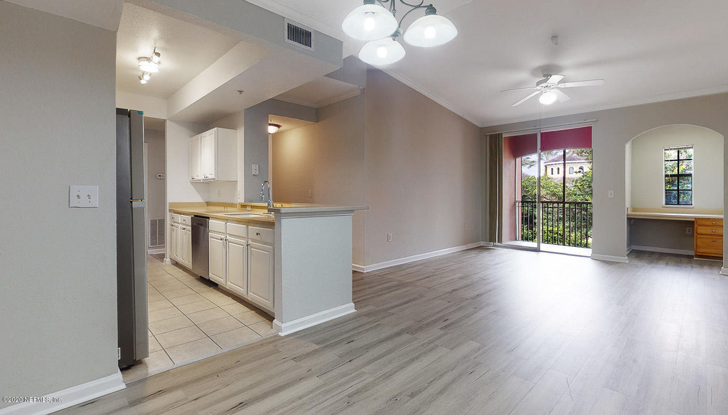 10075 Gate Parkway N - Photo 0