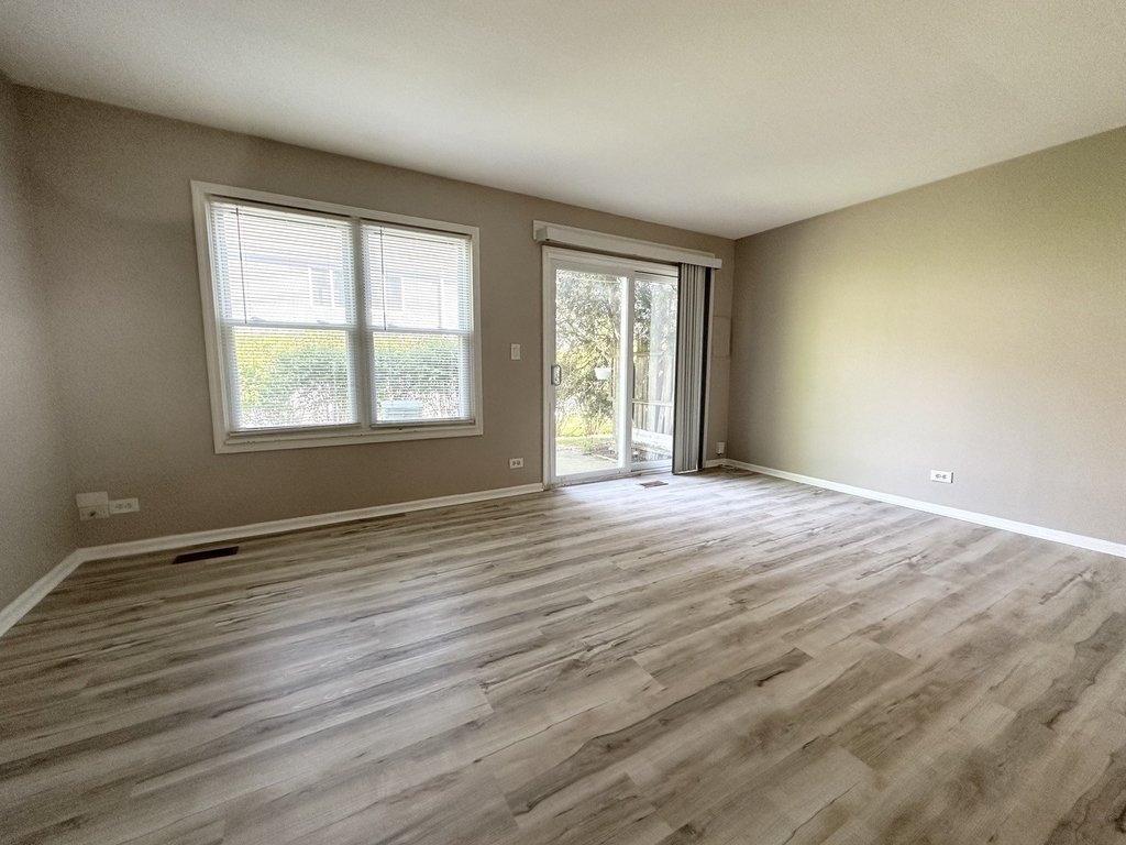 2543 Prairieview Lane S - Photo 2