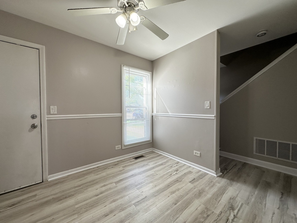 2543 Prairieview Lane S - Photo 6