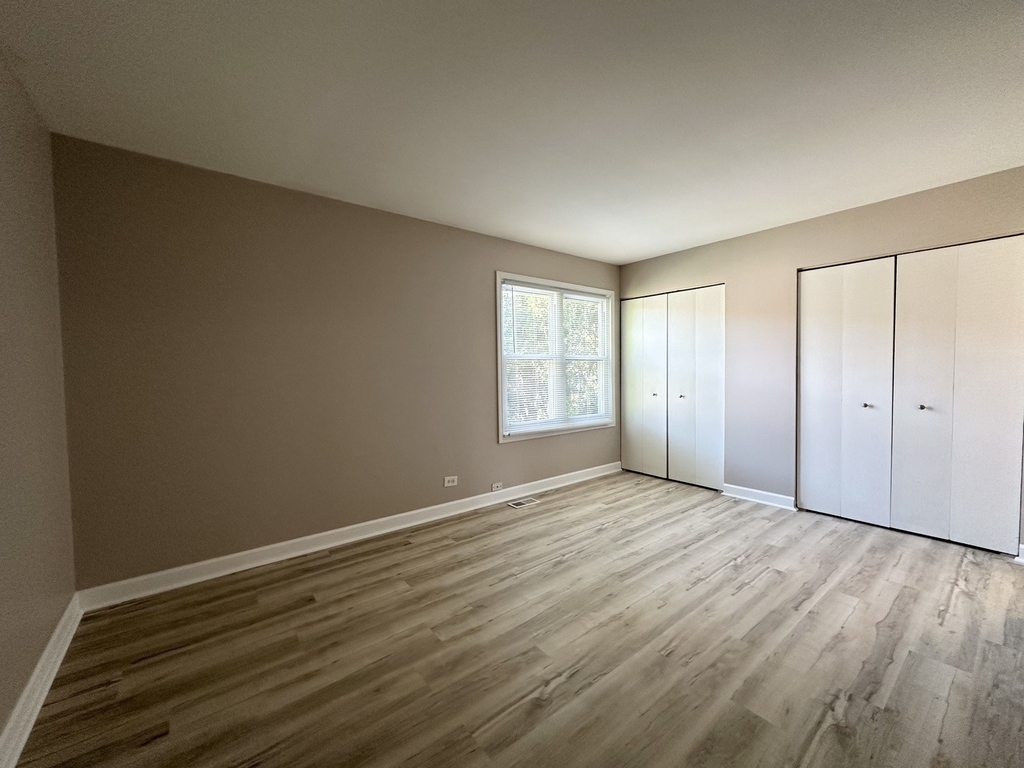 2543 Prairieview Lane S - Photo 8