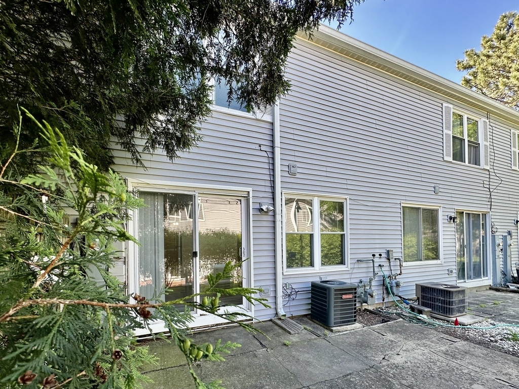 2543 Prairieview Lane S - Photo 11