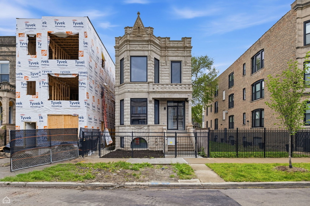 1544 S Sawyer Avenue - Photo 0