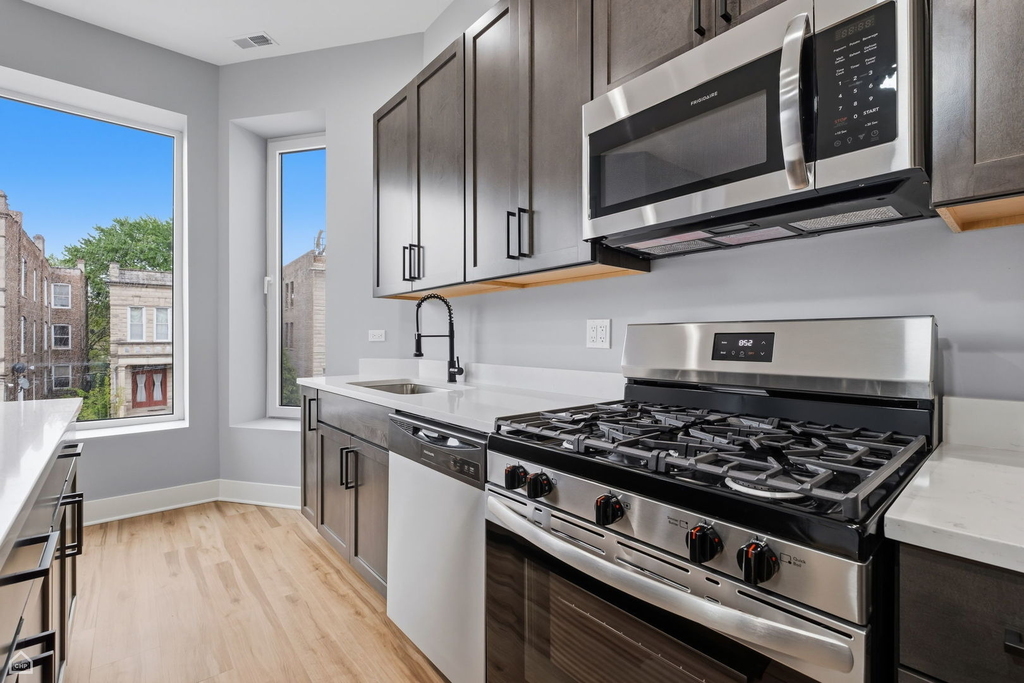 1544 S Sawyer Avenue - Photo 3