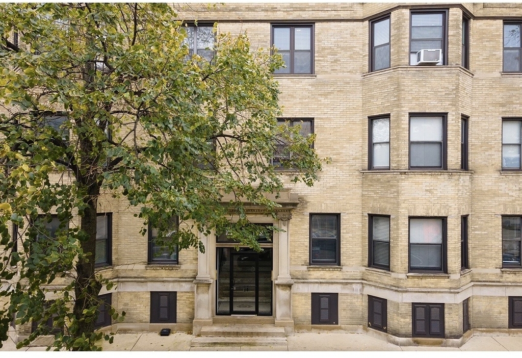 923 W Waveland Avenue - Photo 2