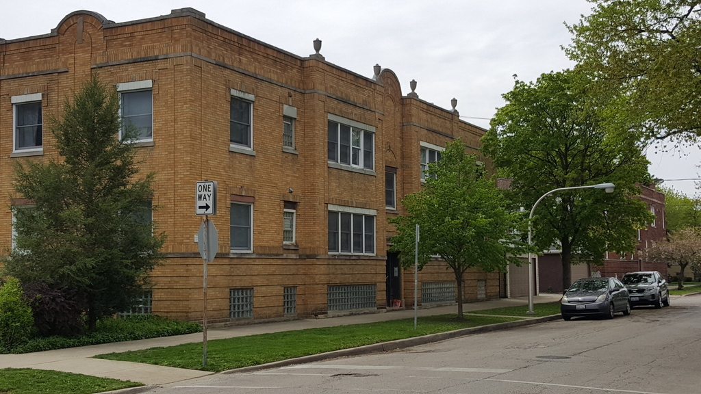 2835 W Byron Street - Photo 0