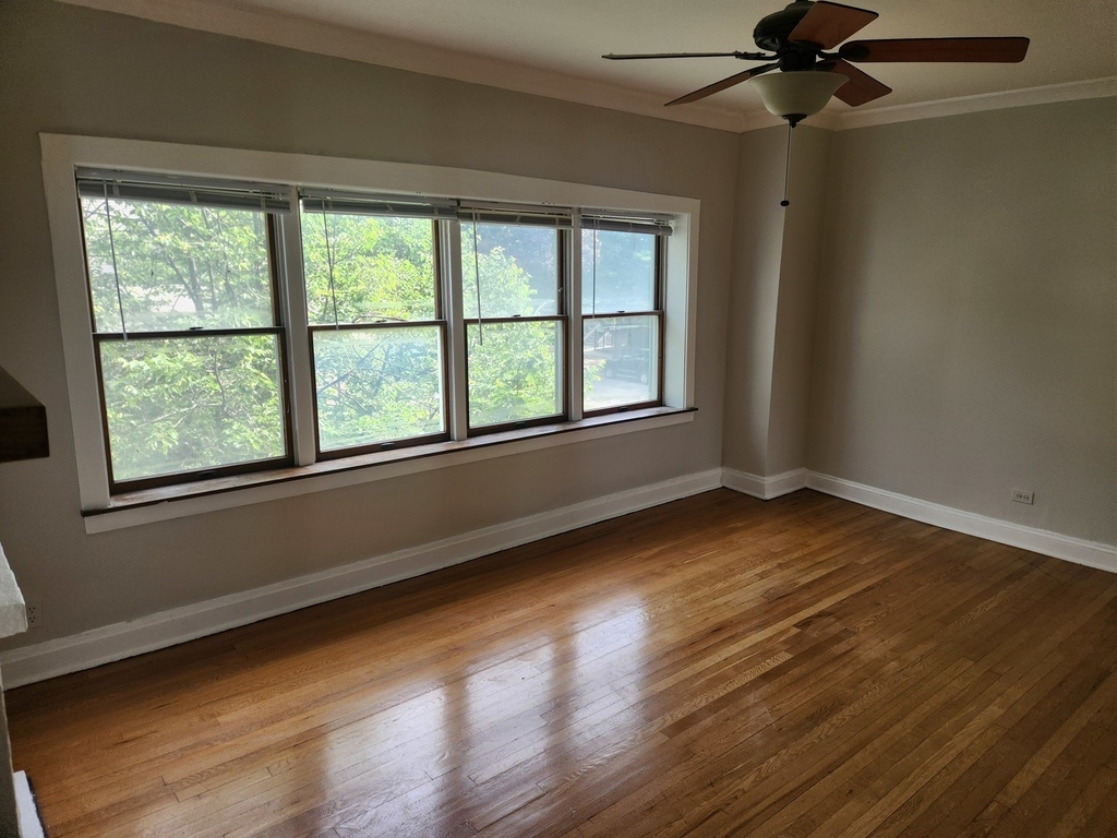 2835 W Byron Street - Photo 2