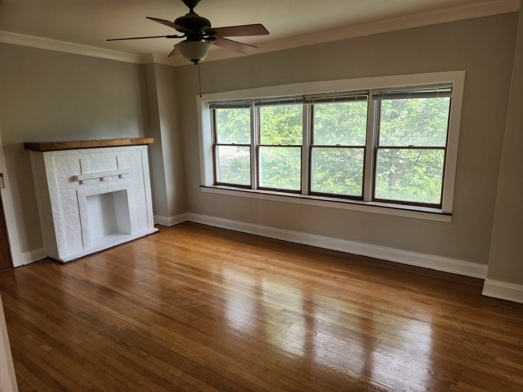 2835 W Byron Street - Photo 1