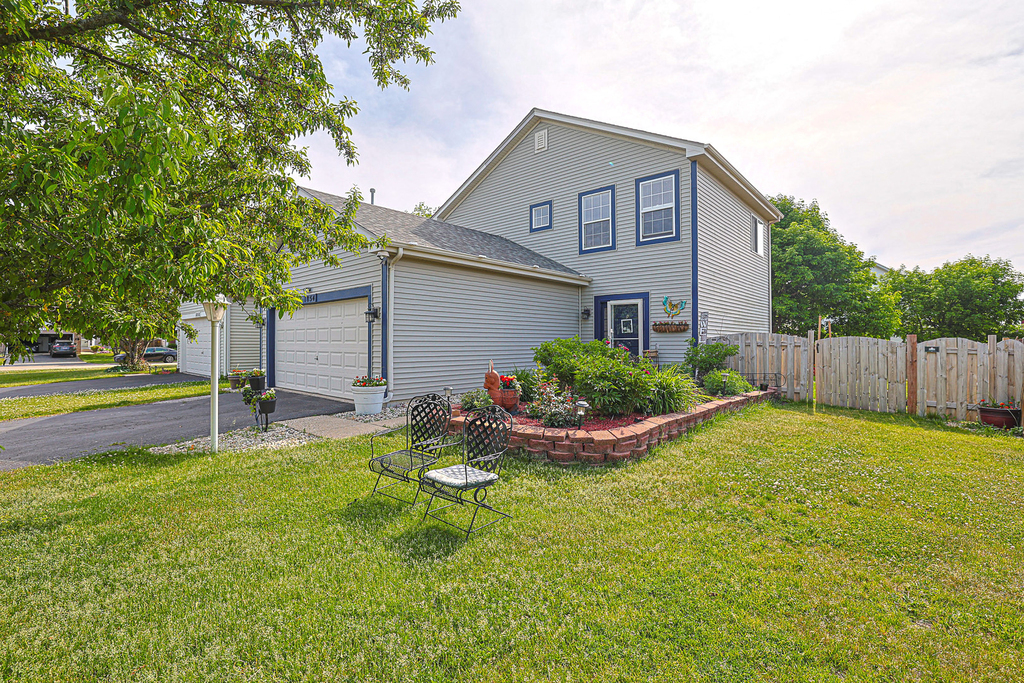 1854 S Fallbrook Drive - Photo 1