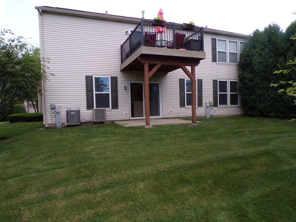 120 W Buckingham Drive - Photo 1