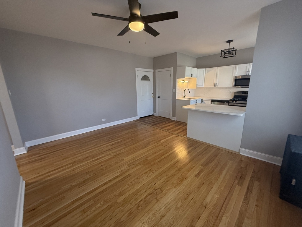 4956 N Harding Avenue - Photo 3