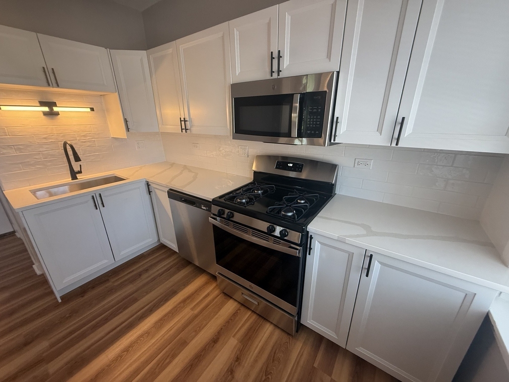 4956 N Harding Avenue - Photo 8