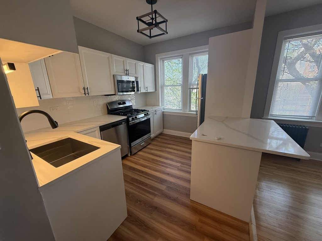 4956 N Harding Avenue - Photo 4
