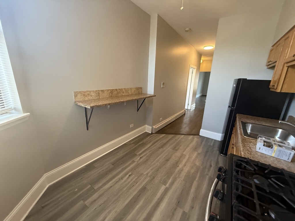 368 E 59th Street - Photo 10