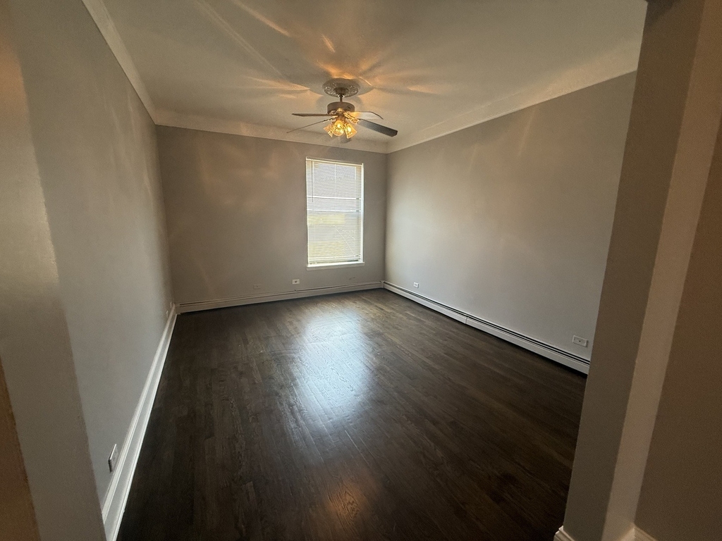 368 E 59th Street - Photo 2