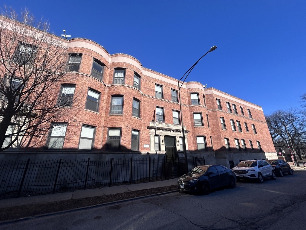 368 E 59th Street - Photo 0