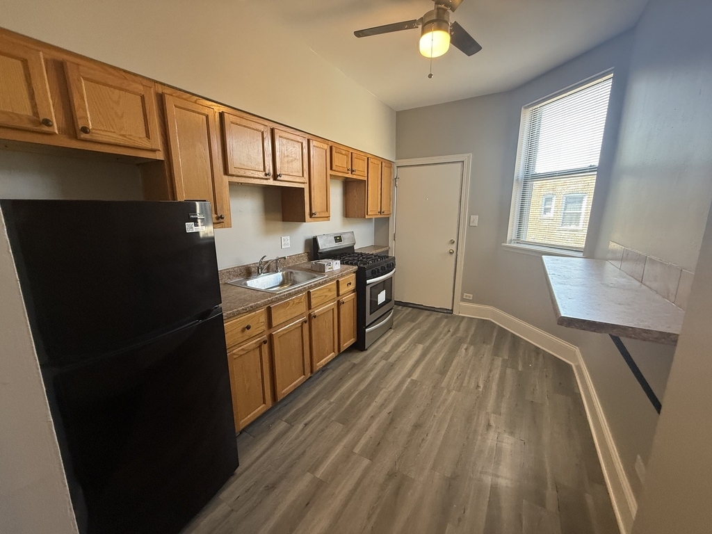 368 E 59th Street - Photo 8