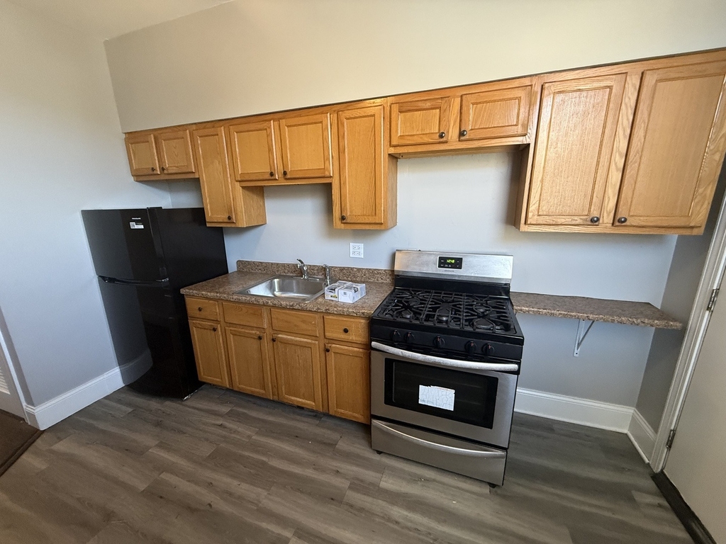 368 E 59th Street - Photo 9