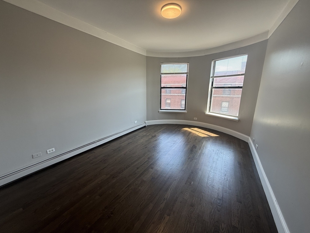 368 E 59th Street - Photo 1