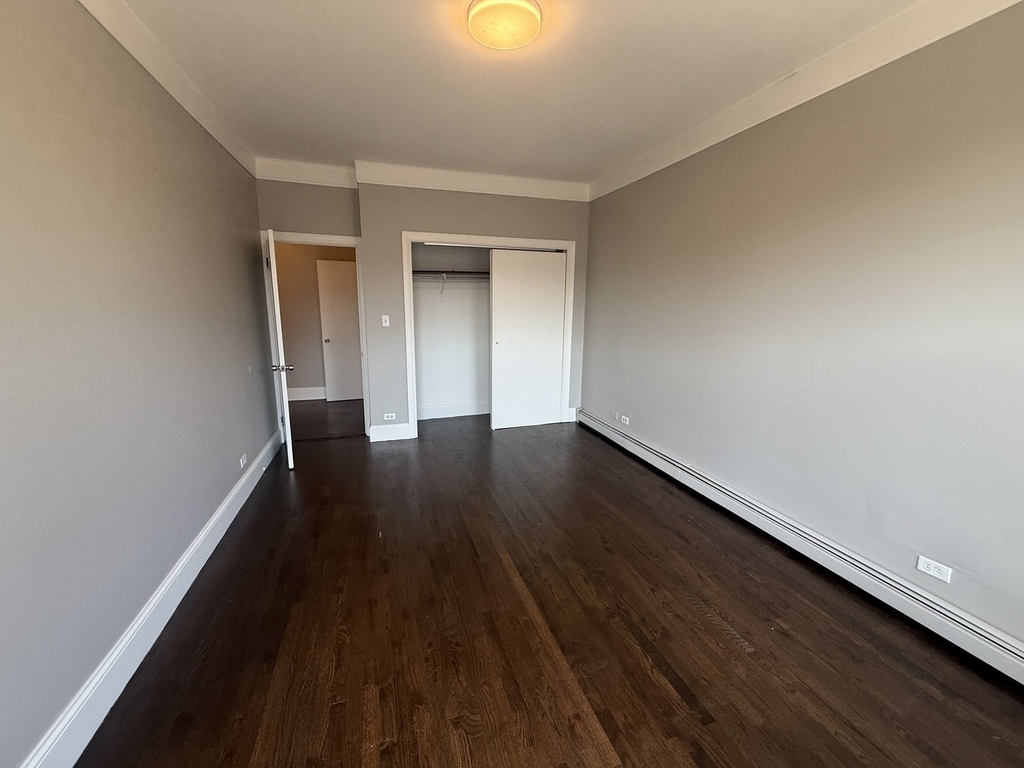 368 E 59th Street - Photo 5