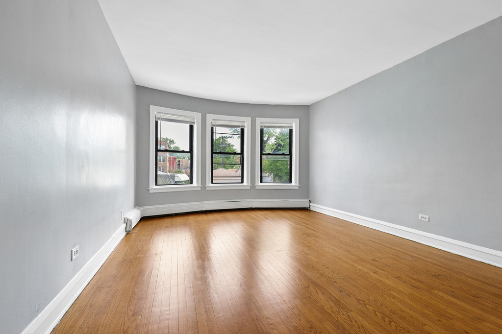 8503 S Drexel Avenue - Photo 1