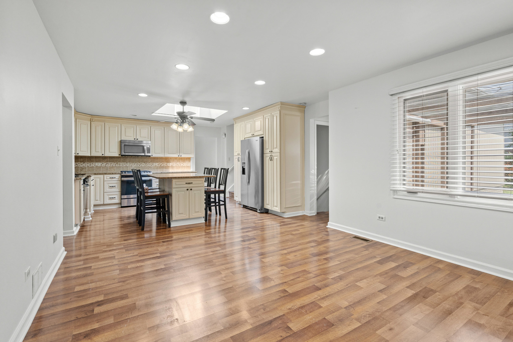 16527 Orange Avenue - Photo 2