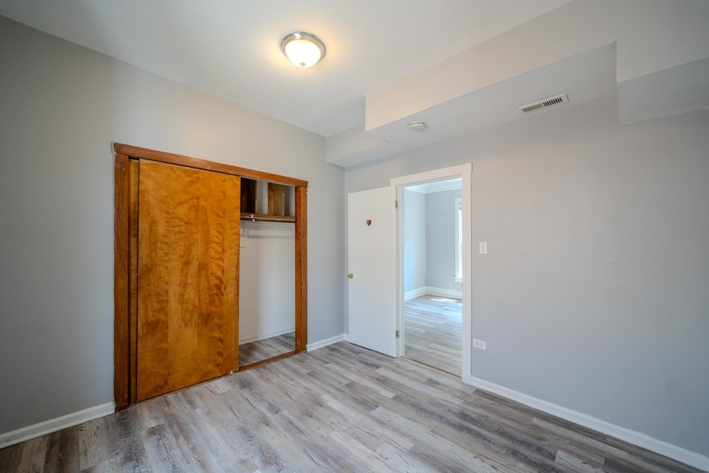 7916 S Throop Street - Photo 13