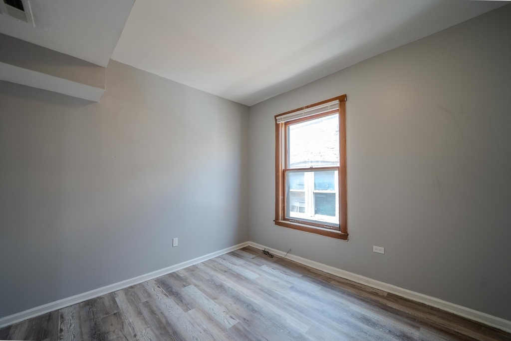 7916 S Throop Street - Photo 12