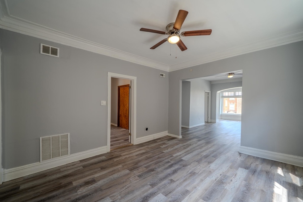 7916 S Throop Street - Photo 11