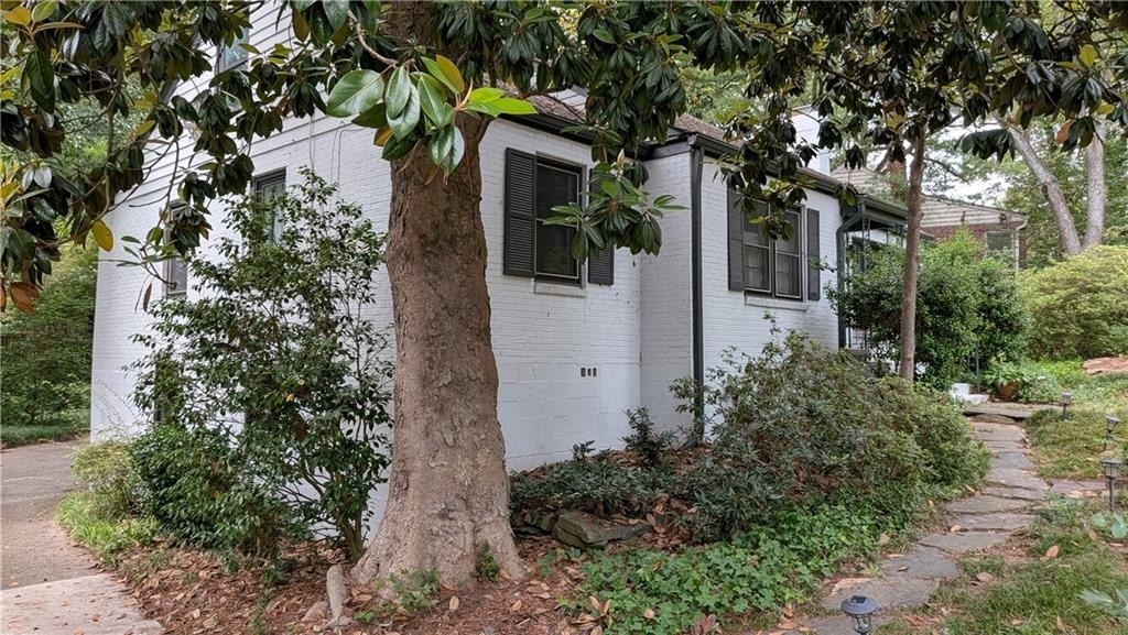 4300 Rickenbacker Way Ne - Photo 4