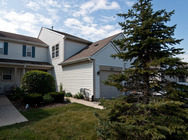 2927 White Thorn Circle - Photo 0