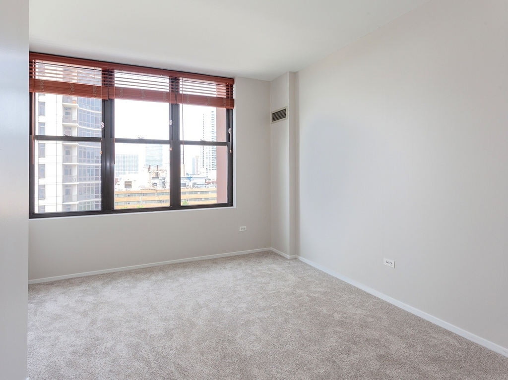 330 N Jefferson Street - Photo 14