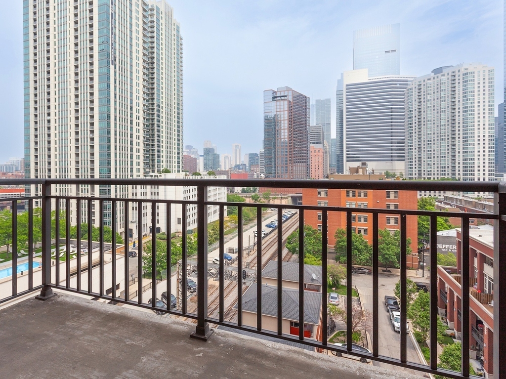330 N Jefferson Street - Photo 17