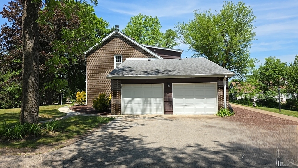 87 W Surrey Lane - Photo 2