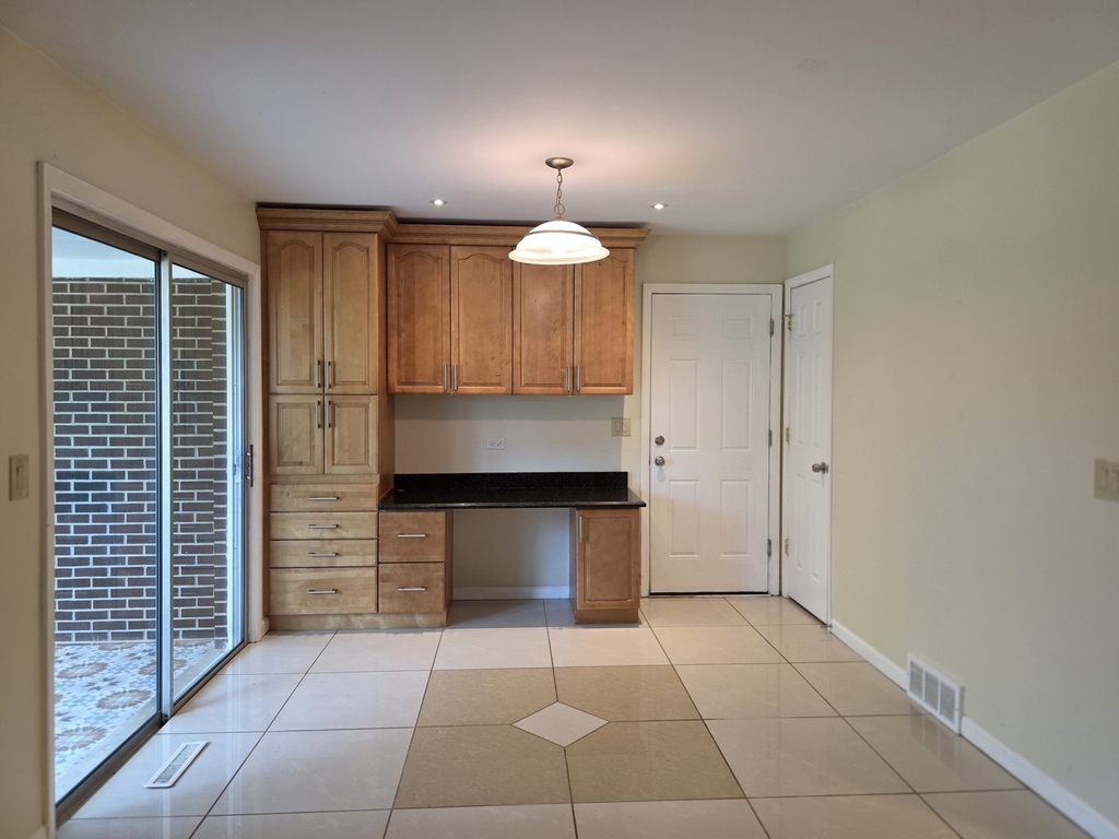 87 W Surrey Lane - Photo 18
