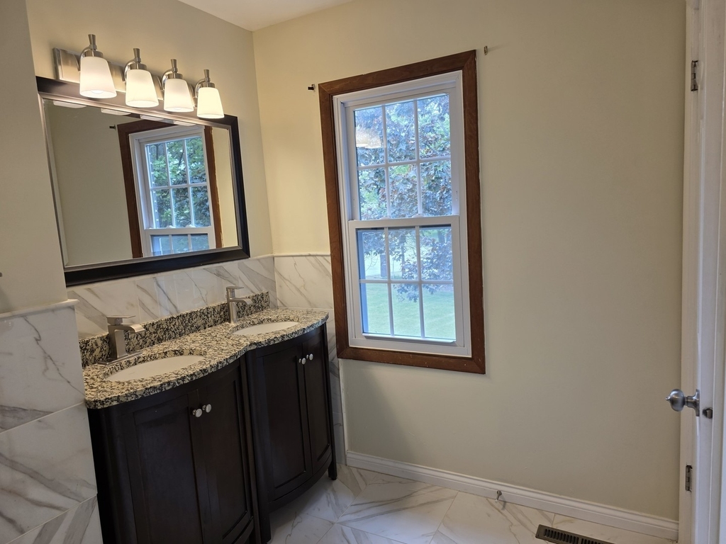 87 W Surrey Lane - Photo 30