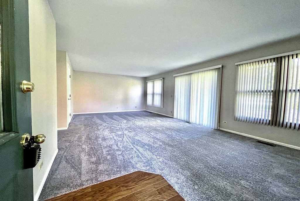 120 Inverness Court - Photo 2