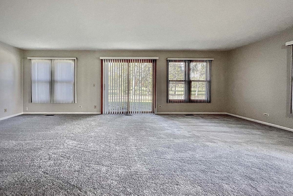 120 Inverness Court - Photo 1