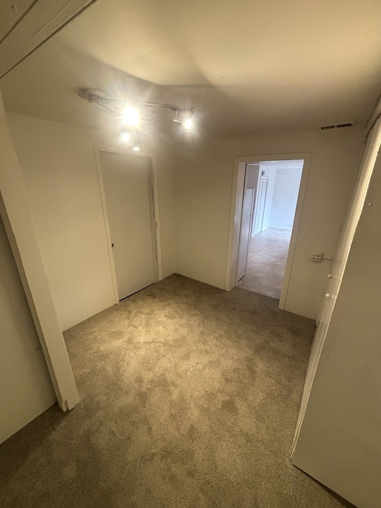 440 W Meadow Avenue - Photo 9