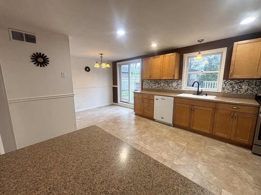 440 W Meadow Avenue - Photo 5