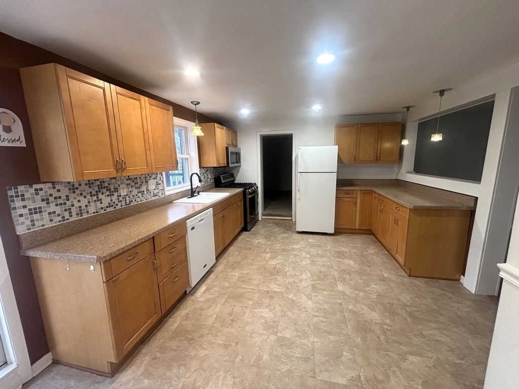 440 W Meadow Avenue - Photo 4