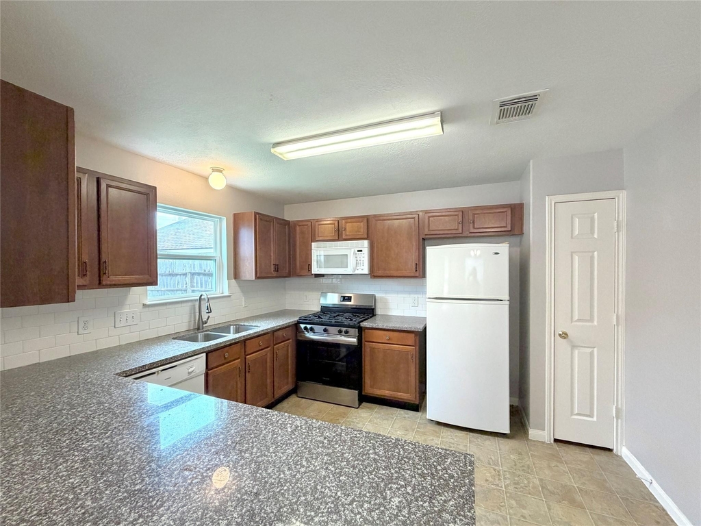 6415 Mountain Pines Lane - Photo 6