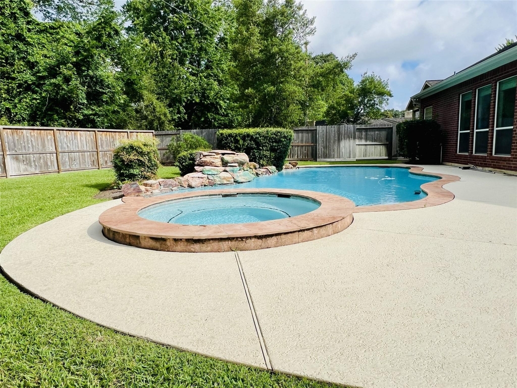 23703 Banning Point Court - Photo 0
