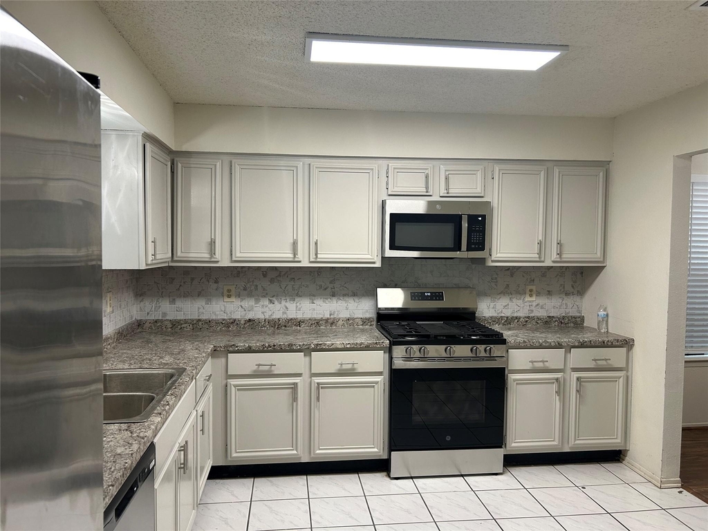 12310 Jaguar Drive - Photo 7