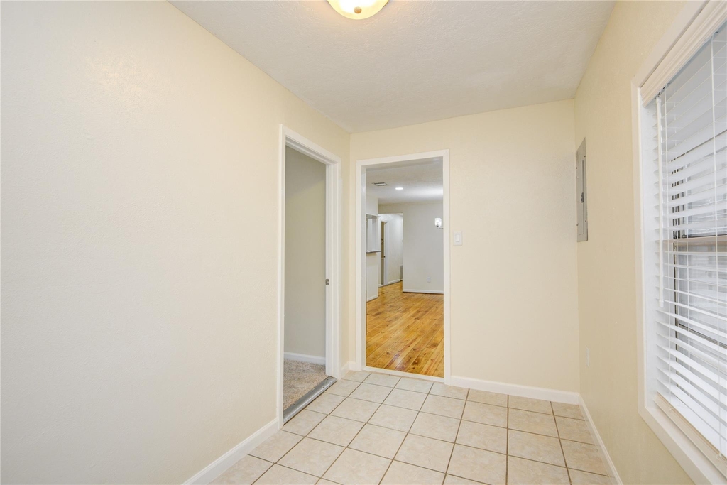 804 Chickasaw Drive - Photo 2