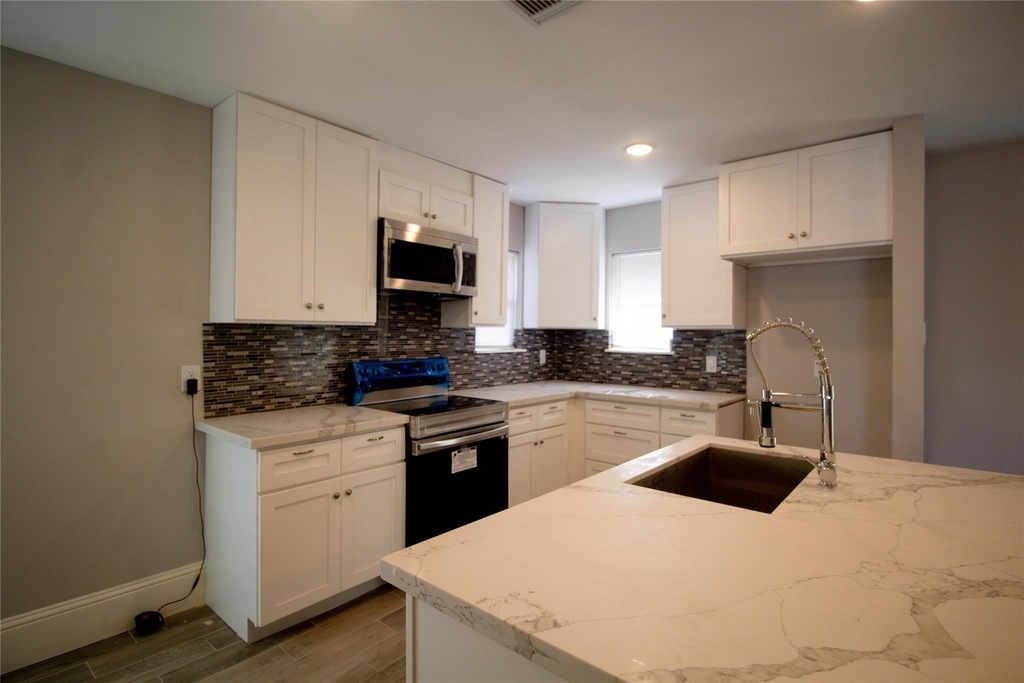231 Betral Street - Photo 3