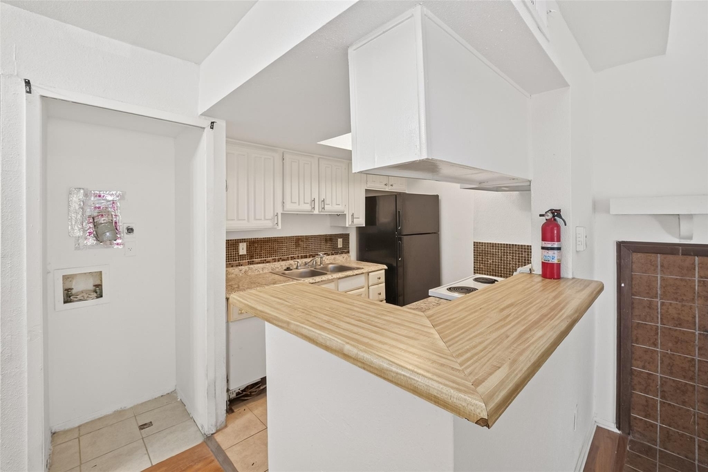 6001 Reims Road - Photo 8